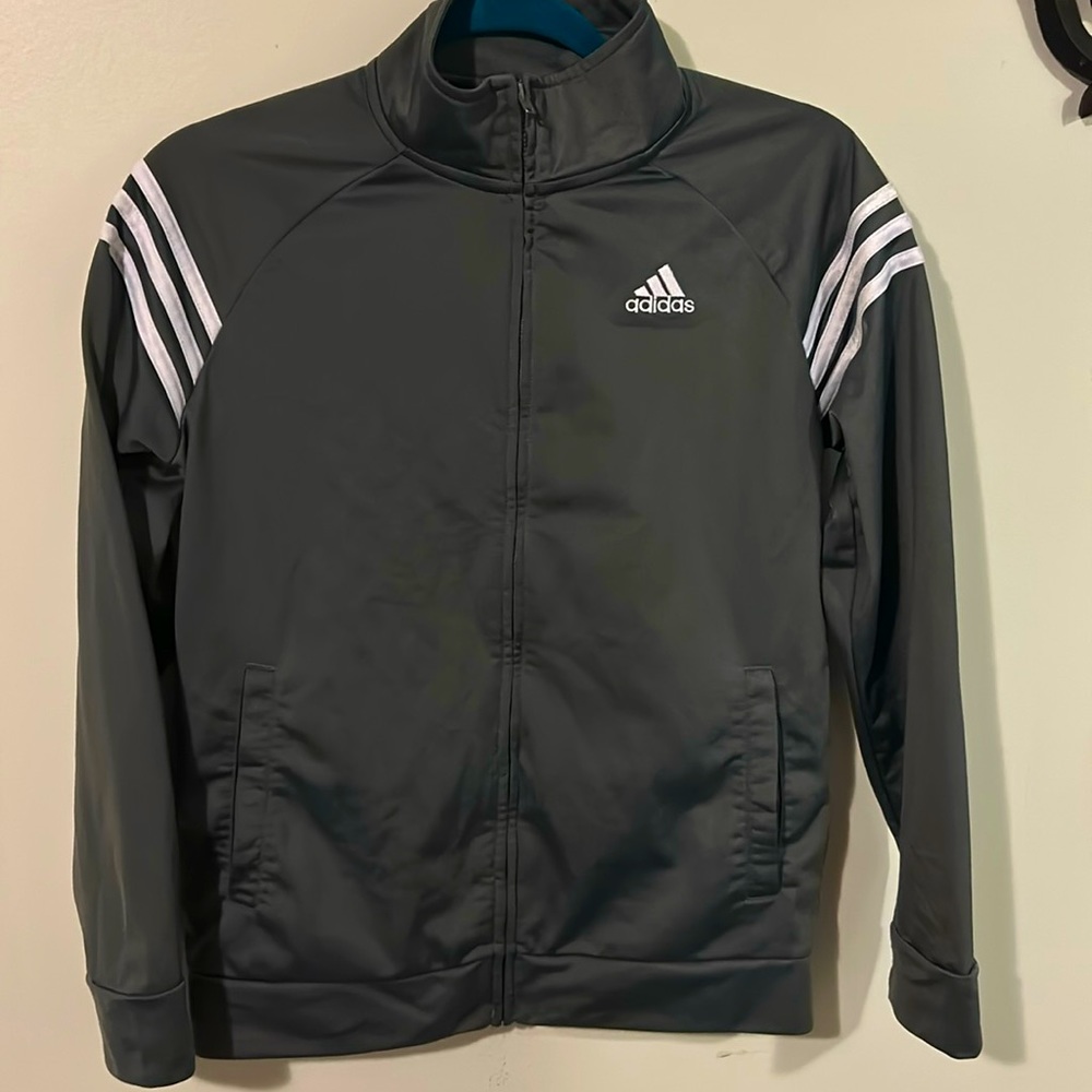 Adidas boys jacket looks like new